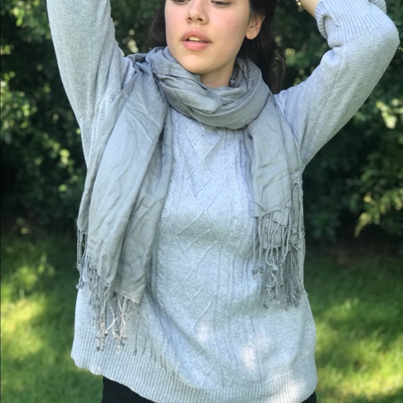 Women’s Scarf 🧣 - Picture 2 of 3